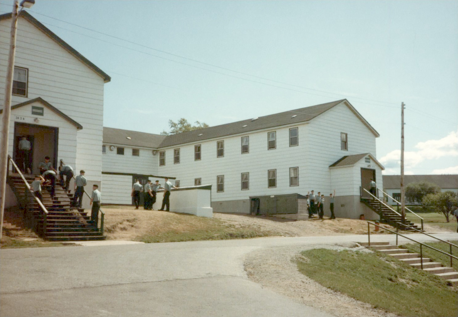 Iroquois (L) + Wallaceburg (R)34-3N (L) + 34-3S (R)(rear)Spitfire Street 